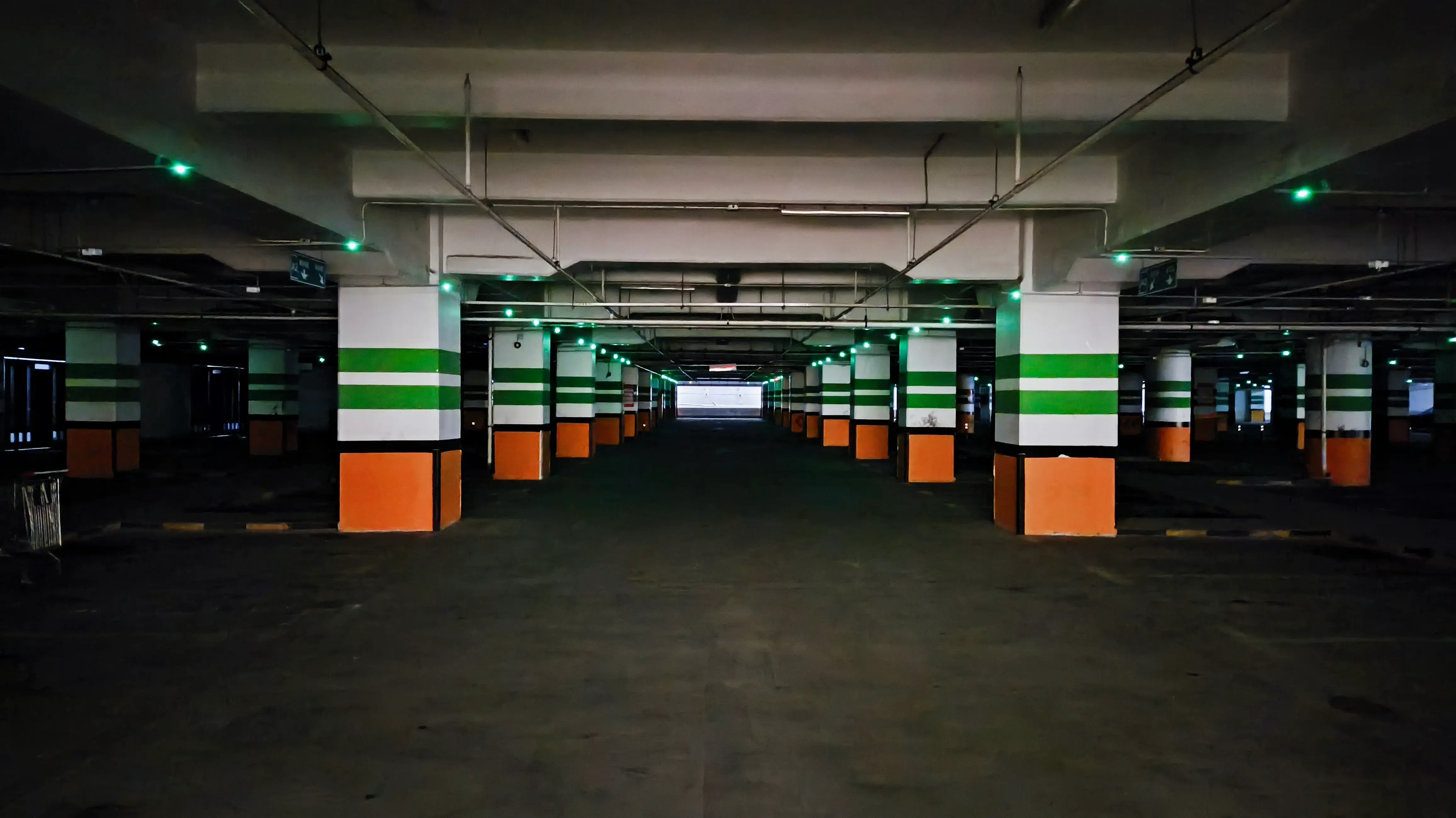 پارکینگ مجتمع خلیج فارس